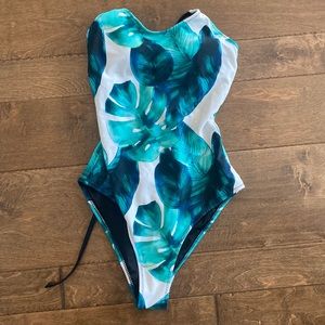 Cup-she size xs one piece bathing suit